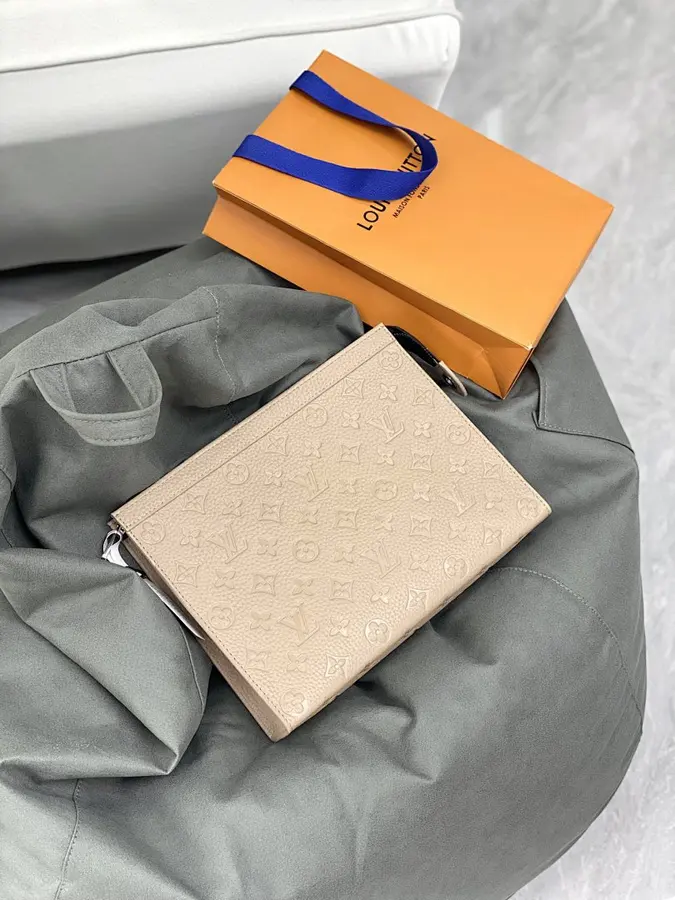 ルイ・ヴィトン（LOUIS VUITTON） メンズ クラッチバッグ 手持ちタイプ｜新品 3E4D7AB6