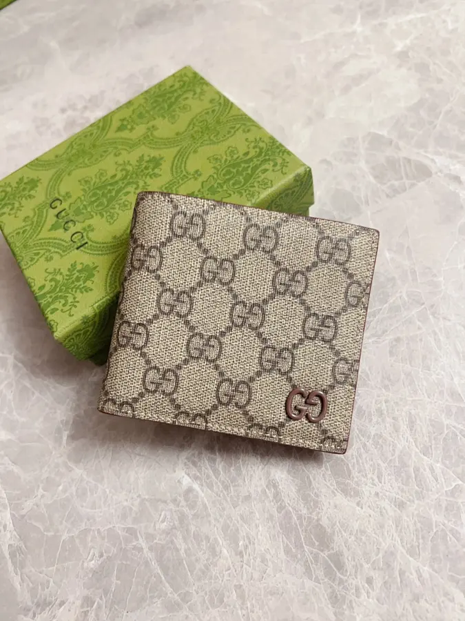 グッチ(GUCCI) コンパクト財布 持ち歩きやすい メンズ|新品 3EF7C756の商品画像