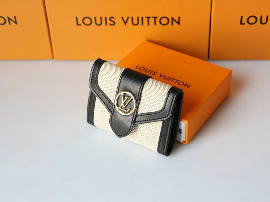 ルイ・ヴィトン(LOUIS VUITTON) ミニ財布 持ち歩きやすい レディース|新品 42F6337Eの商品画像