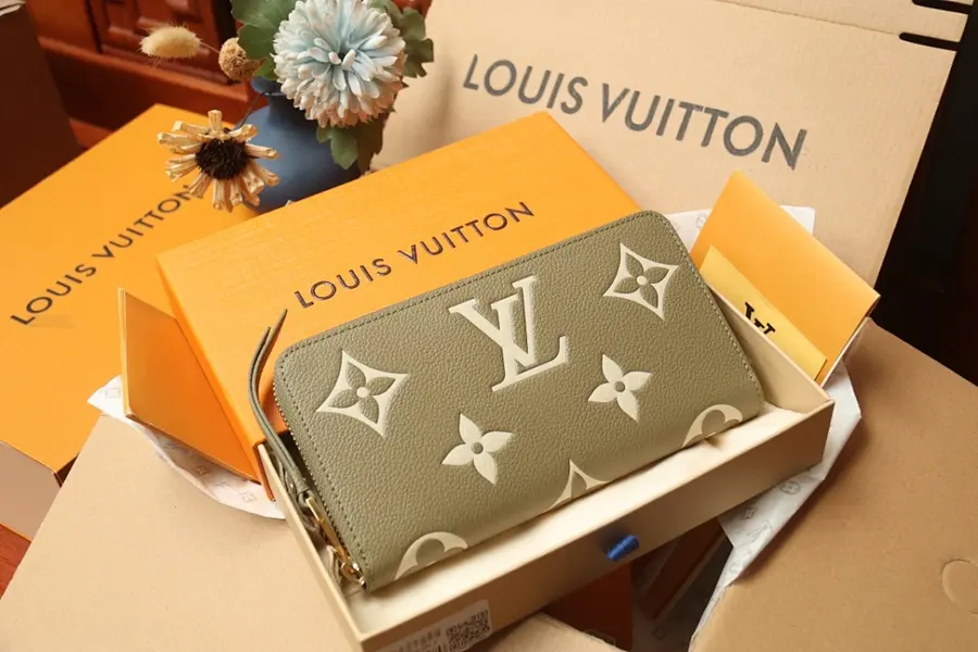 ルイ・ヴィトン（LOUIS VUITTON） ロングウォレット ロングタイプ レディース｜新品 44BA605D