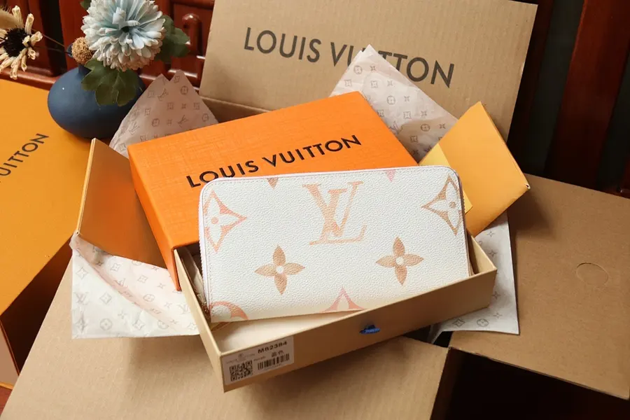 ルイ・ヴィトン（LOUIS VUITTON） レザー ロングウォレット レディース｜新品 452C0C12