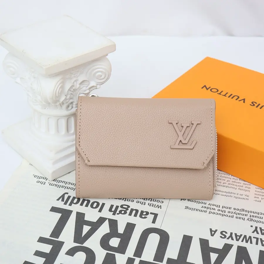 ルイ・ヴィトン（LOUIS VUITTON） レザー コンパクト財布 レディース｜新品 4567678D