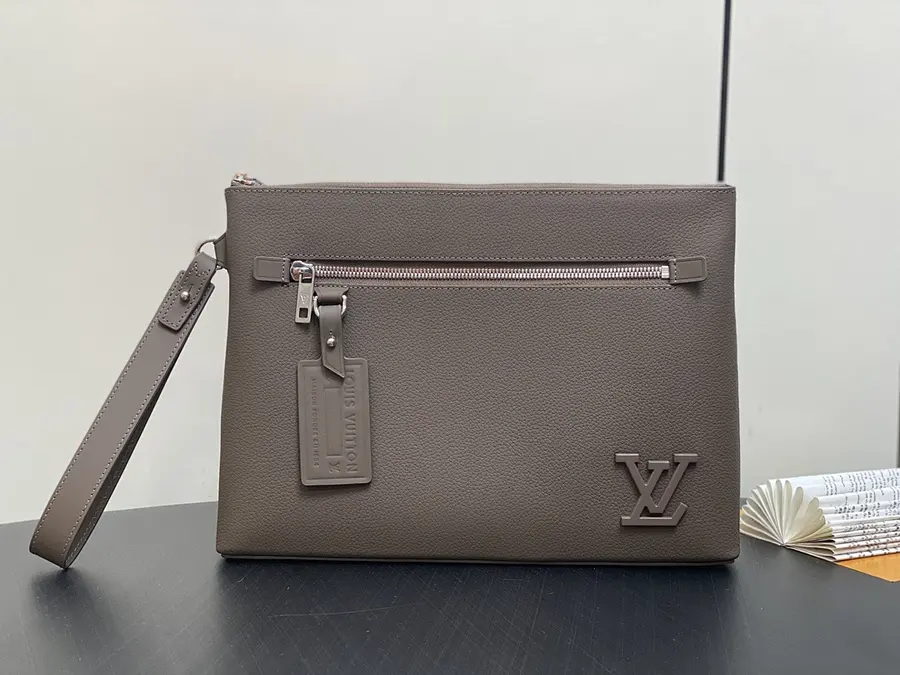 ルイ・ヴィトン（LOUIS VUITTON） クラッチバッグ レザー メンズ｜新品 462BEBD1