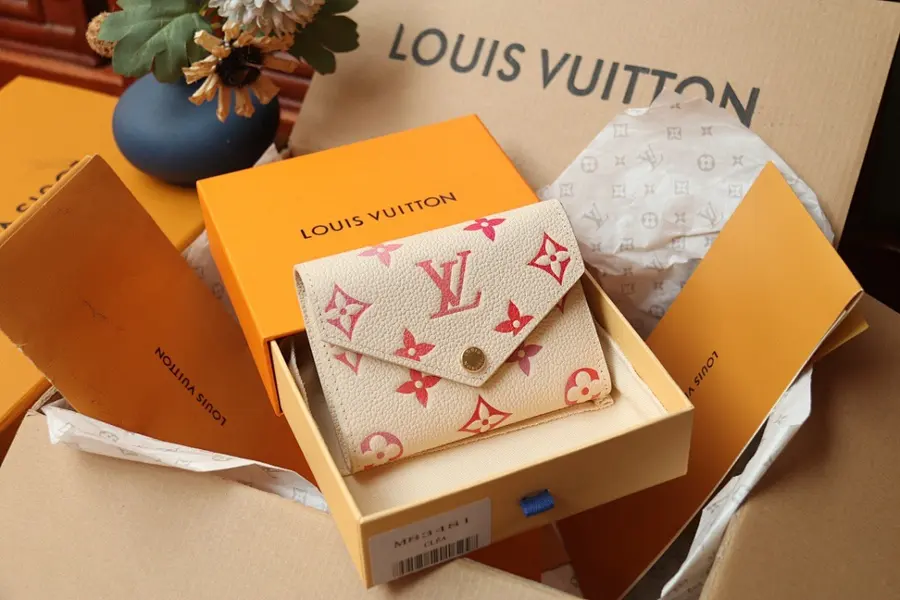 ルイ・ヴィトン（LOUIS VUITTON） コンパクト財布 新品 レディース 持ち歩きやすい｜491A6B8B