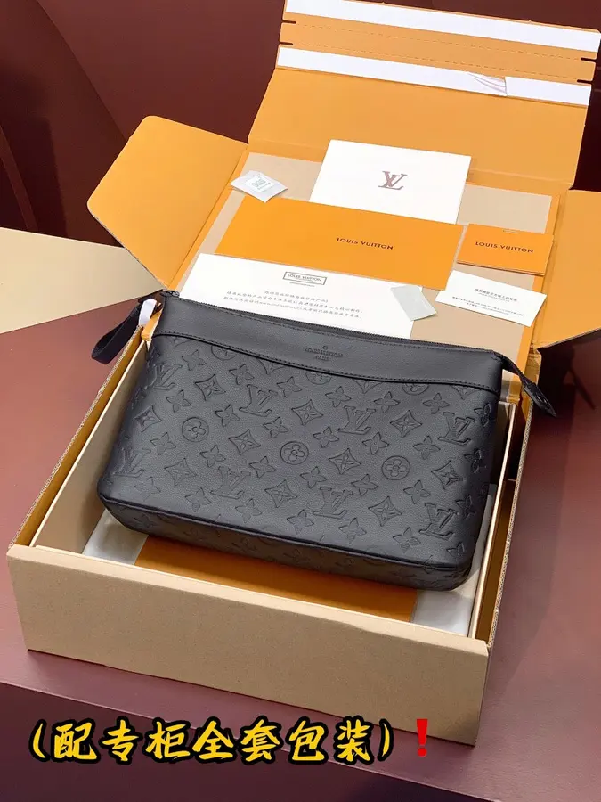 ルイ・ヴィトン（LOUIS VUITTON） クラッチバッグ 新品 メンズ レザー｜4A136E96