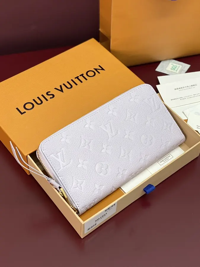 ルイ・ヴィトン(LOUIS VUITTON) レディース ロングウォレット 収納しやすい|新品 4BBA2F69の商品画像