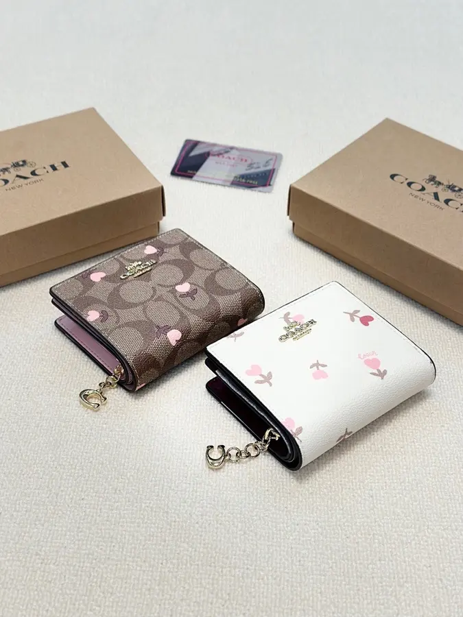 コーチ（COACH） ミニ財布 持ち歩きやすい レディース｜新品 52B757AA