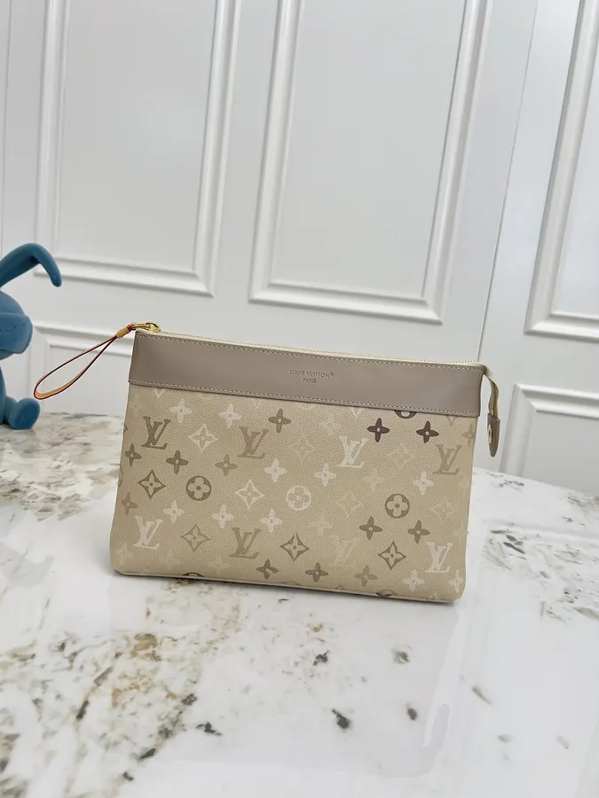 ルイ・ヴィトン（LOUIS VUITTON） メンズ クラッチバッグ 手持ちタイプ｜新品 539DCE45