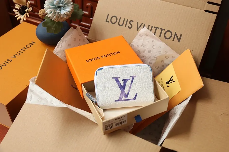 ルイ・ヴィトン（LOUIS VUITTON） コンパクト財布 持ち歩きやすい レディース｜新品 542B19BD