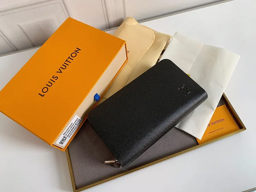 ルイ・ヴィトン（LOUIS VUITTON） レザー ロングウォレット レディース｜新品 586C46AC