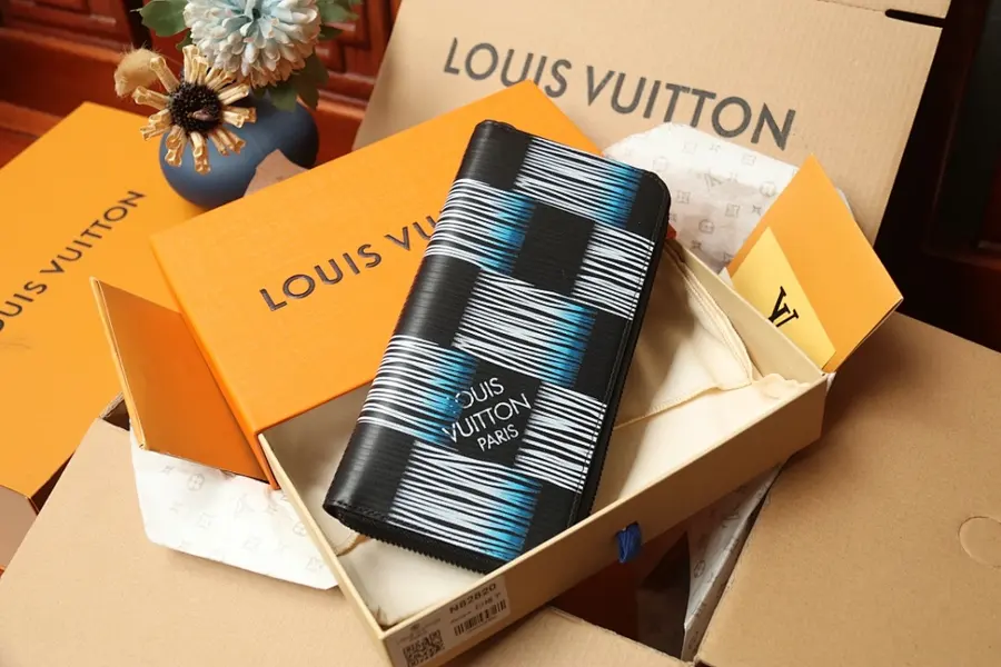 ルイ・ヴィトン（LOUIS VUITTON） ロングタイプ 長財布 レディース｜新品 5AD8E5AF