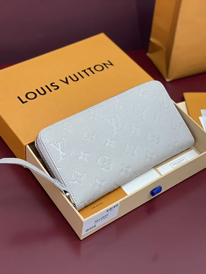 ルイ・ヴィトン(LOUIS VUITTON) 収納しやすい 長財布 レディース|新品 5C16C38Eの商品画像