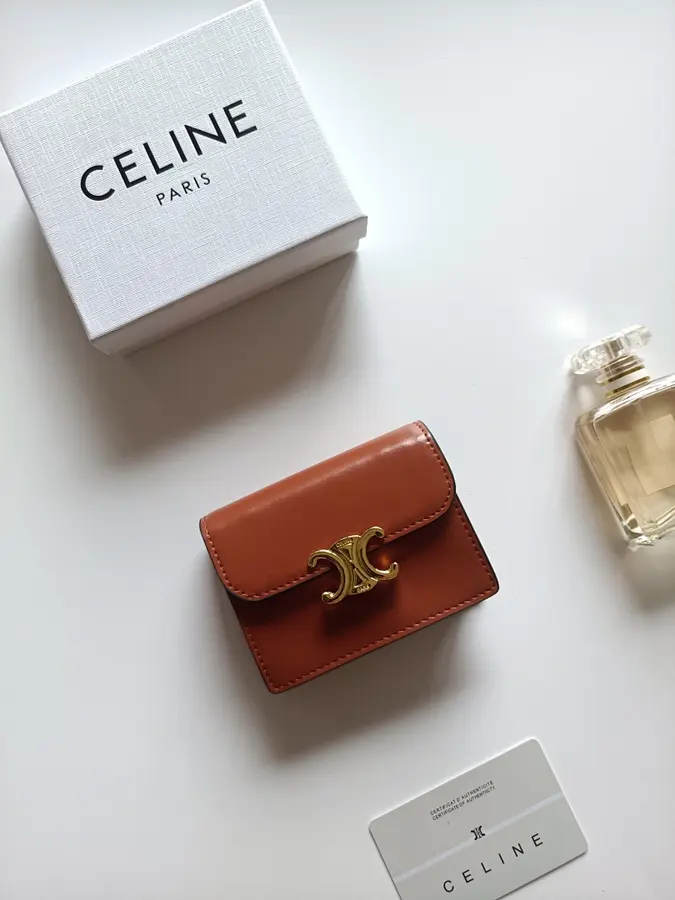 CELINE セリーヌ（CELINE） カードケース 新品 男女兼用 スリム｜61C858DE
