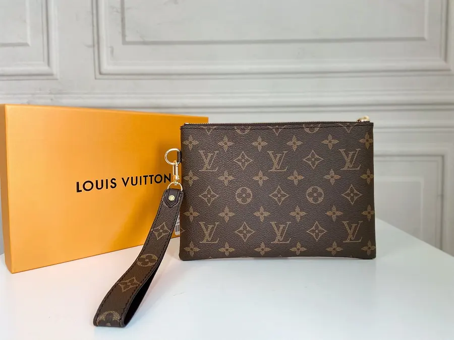 ルイ・ヴィトン（LOUIS VUITTON） クラッチバッグ 手持ちタイプ メンズ｜新品 61D66B3F