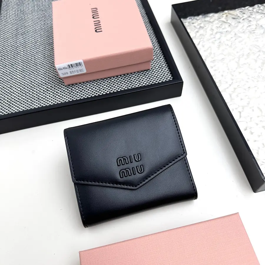 MIU MIU ミュウミュウ（MIU MIU） コンパクト財布 レザー レディース｜新品 62196637