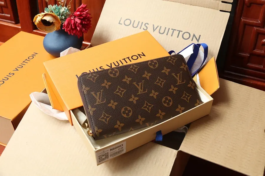 ルイ・ヴィトン（LOUIS VUITTON） 収納しやすい 長財布 メンズ｜新品 635A8556
