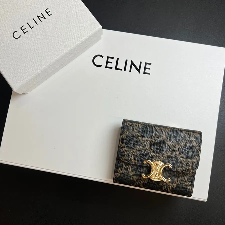 セリーヌ(CELINE) コンパクト財布 持ち歩きやすい レディース|新品 63780F9Dの商品画像