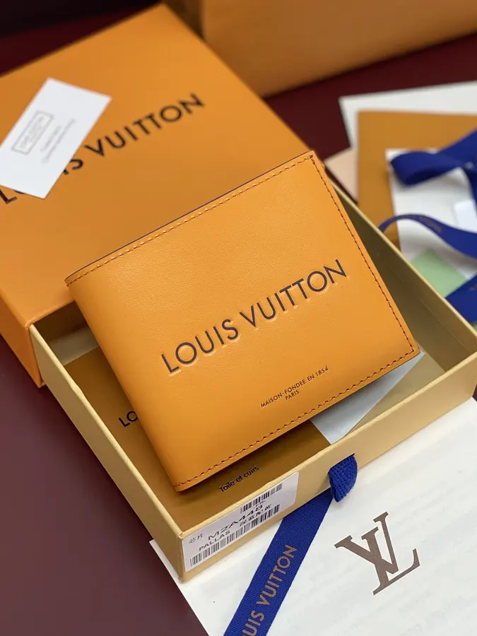 ルイ・ヴィトン(LOUIS VUITTON) 持ち歩きやすい ミニ財布 レディース|新品 63D44DECの商品画像
