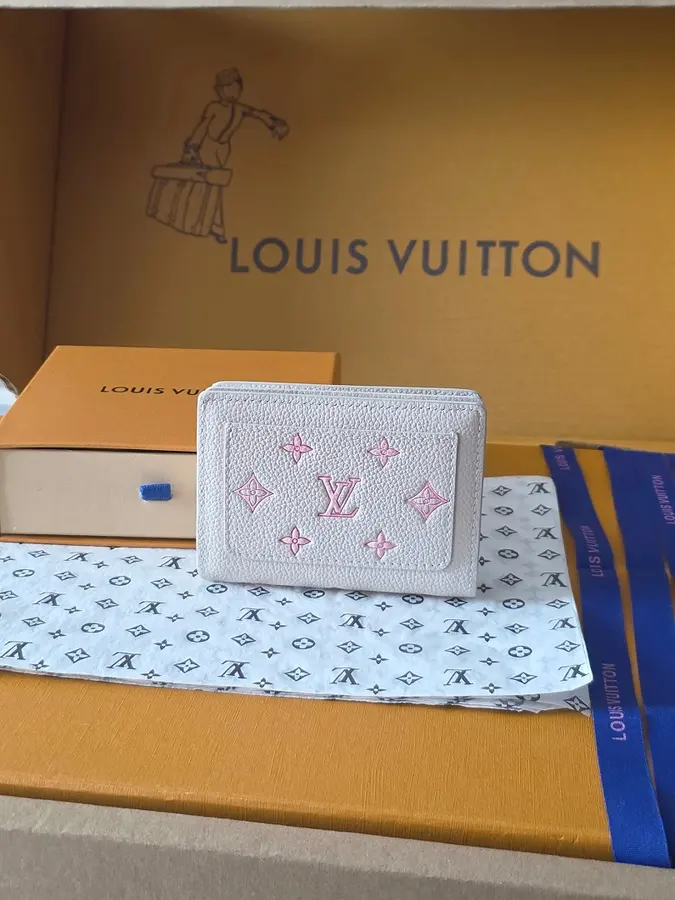 ルイ・ヴィトン(LOUIS VUITTON) コンパクト財布 レザー レディース|新品 63FA83AEの商品画像