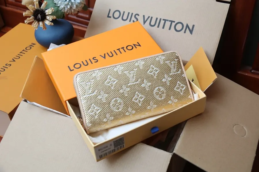ルイ・ヴィトン（LOUIS VUITTON） ロングウォレット 収納しやすい レディース｜新品 6585E5A5
