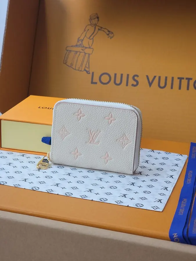ルイ・ヴィトン（LOUIS VUITTON） 小銭入れ 持ち歩きやすい レディース｜新品 674FFF35