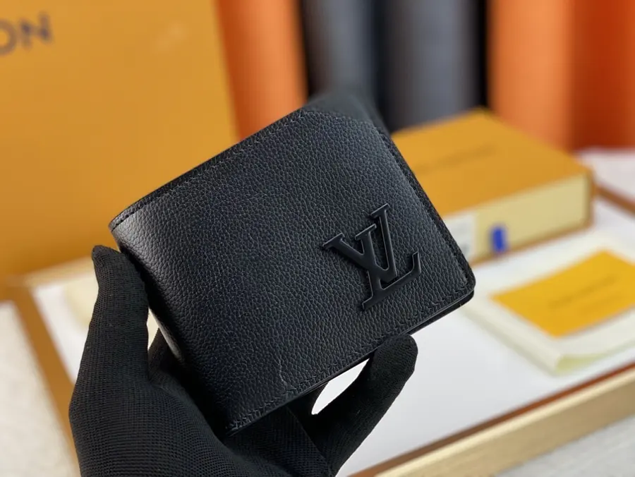 ルイ・ヴィトン（LOUIS VUITTON） 持ち歩きやすい ミニ財布 メンズ｜新品 6971C359