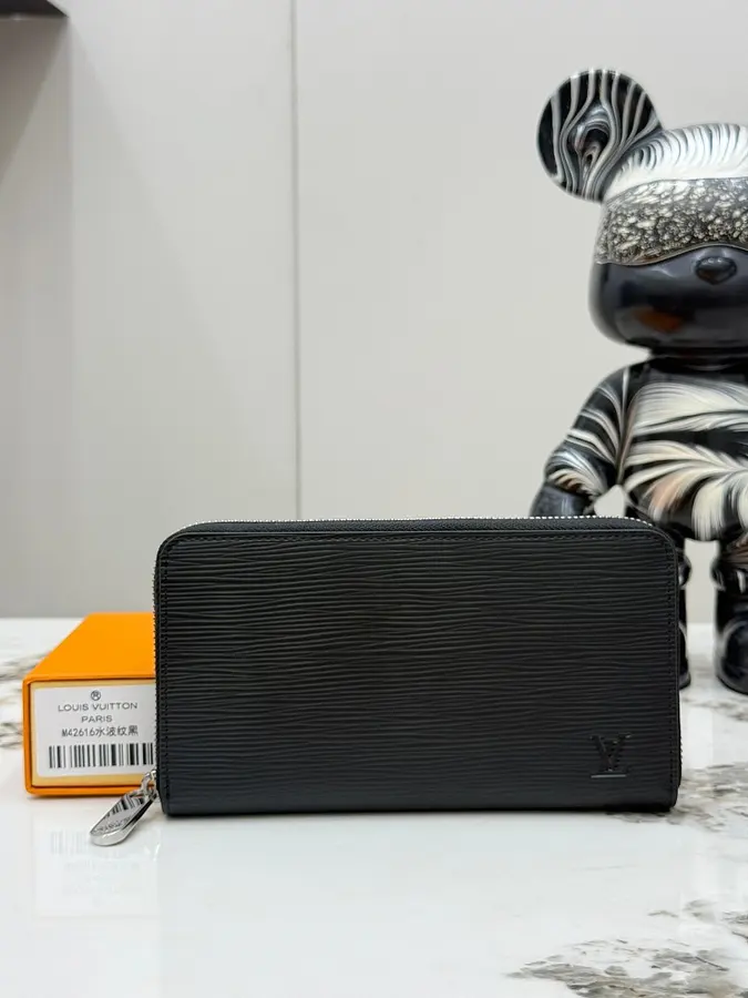 ルイ・ヴィトン（LOUIS VUITTON） レザー 長財布 レディース｜新品 69F035E7