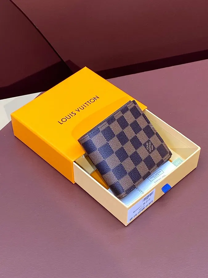 ルイ・ヴィトン(LOUIS VUITTON) レディース コンパクト財布 持ち歩きやすい|新品 6AAA510Fの商品画像