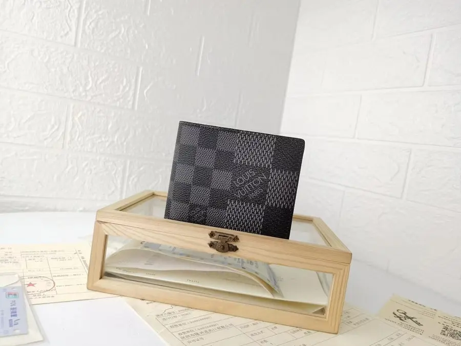 ルイ・ヴィトン（LOUIS VUITTON） レザー コンパクト財布 メンズ｜新品 6B8C4D64