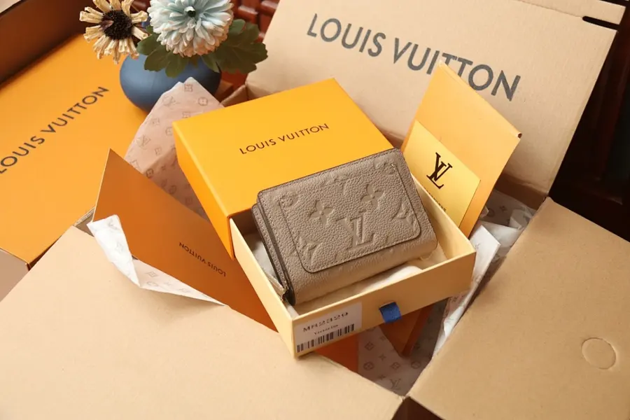 ルイ・ヴィトン(LOUIS VUITTON) コンパクト財布 新品 レディース レザー|707772CEの商品画像