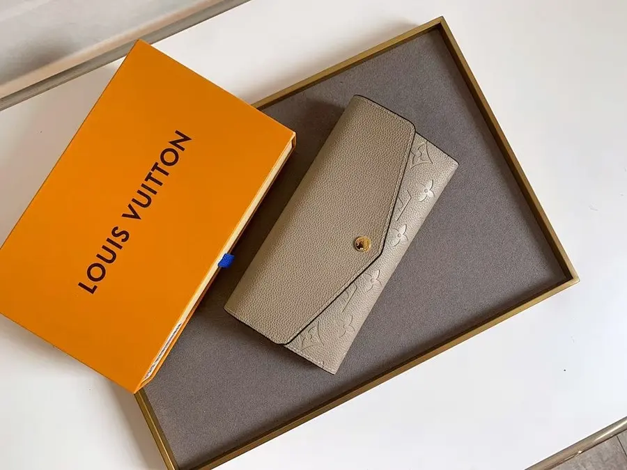 ルイ・ヴィトン（LOUIS VUITTON） レディース 長財布 収納しやすい｜新品 721C22AE