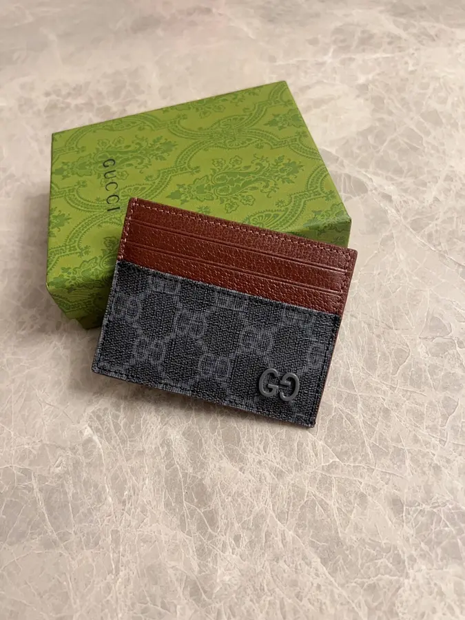 グッチ(GUCCI) コンパクト カードホルダー メンズ|新品 742A8A50の商品画像