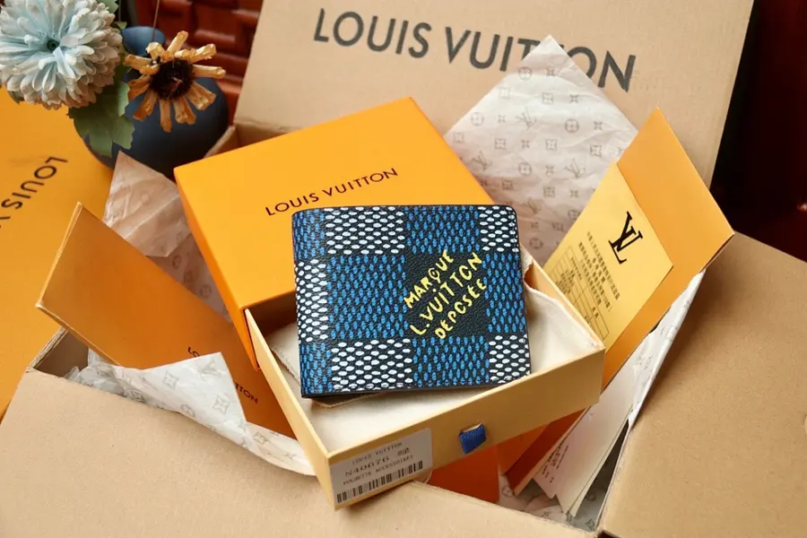 ルイ・ヴィトン（LOUIS VUITTON） ミニ財布 レザー メンズ｜新品 76A6D026の商品画像