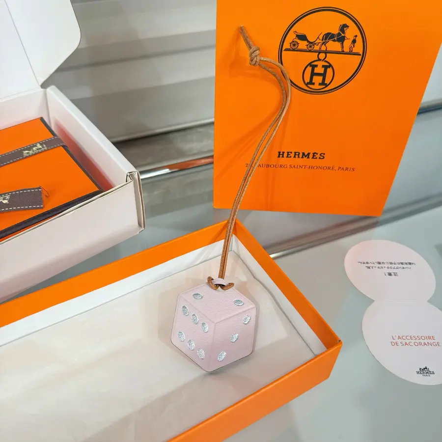 エルメス(HERMÈS) キーホルダー 新品 男女兼用 バッグアクセサリー|77A08887の商品画像