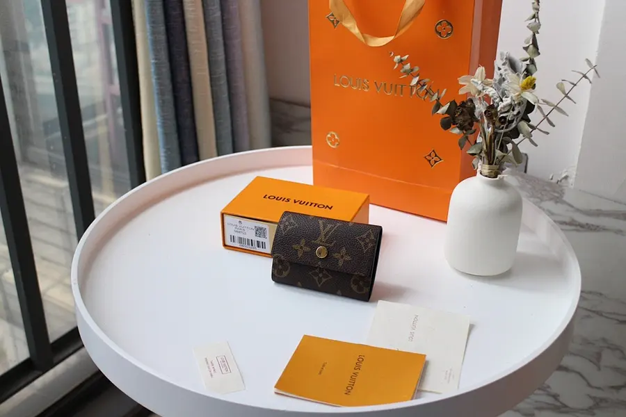 ルイ・ヴィトン(LOUIS VUITTON) レディース コンパクト財布 持ち歩きやすい|新品 7ADDEAB0の商品画像