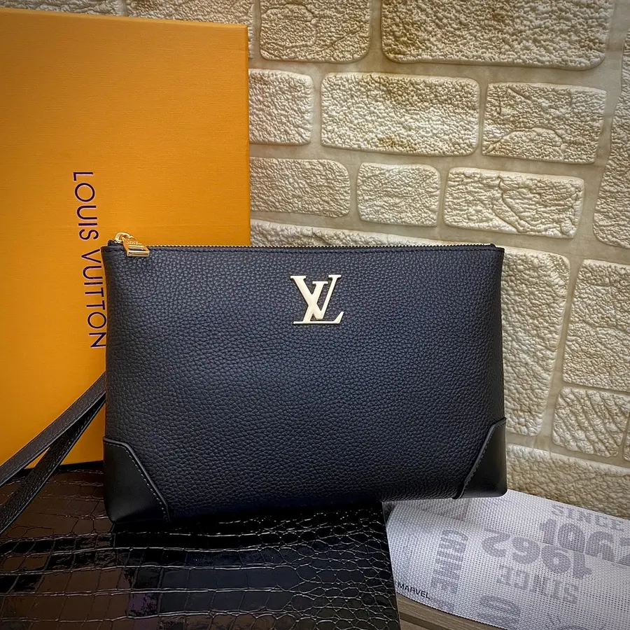 ルイ・ヴィトン(LOUIS VUITTON) レザー クラッチバッグ メンズ|新品 7E951D8Bの商品画像