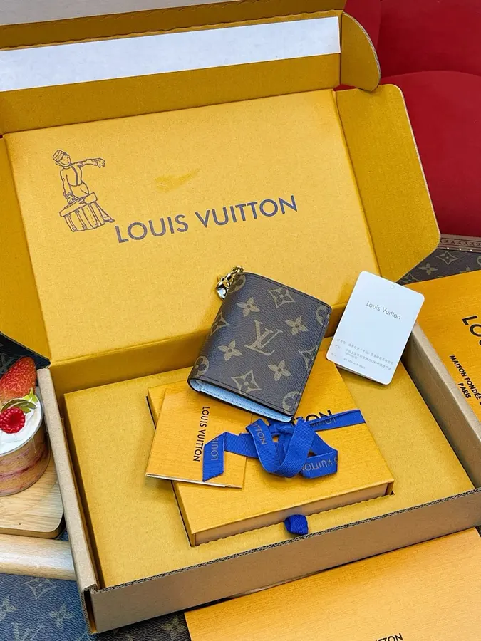 LOUIS VUITTON ルイ・ヴィトン（LOUIS VUITTON） メンズ コンパクト財布 レザー｜新品 7F5FFD75