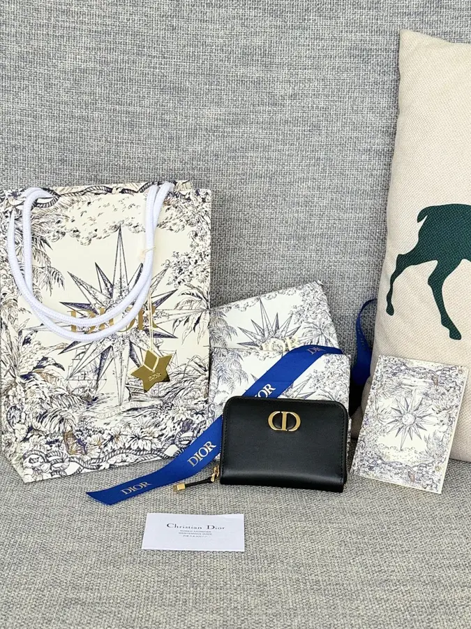 ディオール（DIOR） カードホルダー 新品 男女兼用 コンパクト｜808F6B3F