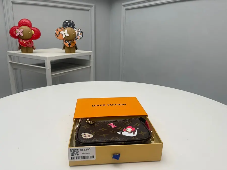 ルイ・ヴィトン（LOUIS VUITTON） 小銭入れ コンパクト レディース｜新品 833029DC