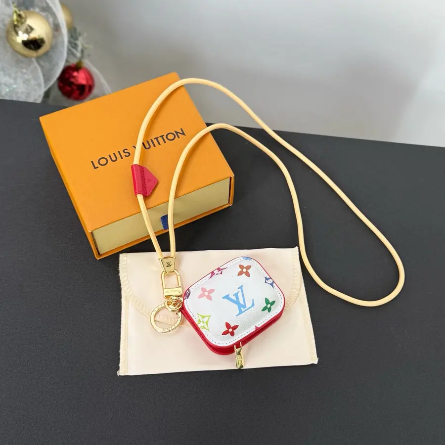 LOUIS VUITTON ルイ・ヴィトン（LOUIS VUITTON） キーケース モノグラム 男女兼用｜新品 83945681