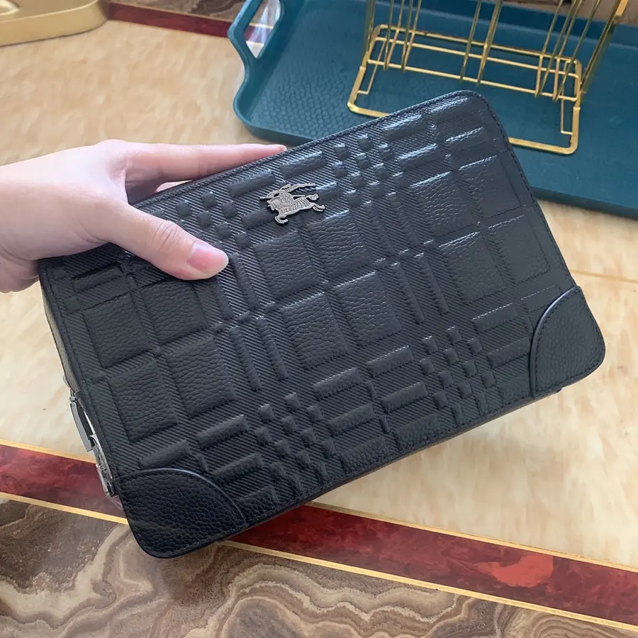 バーバリー（BURBERRY） クラッチバッグ 新品 メンズ 手持ちタイプ｜83DDB92D