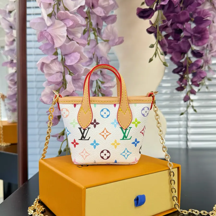 ルイ・ヴィトン(LOUIS VUITTON) モノグラム キーケース 男女兼用|新品 855762C7の商品画像