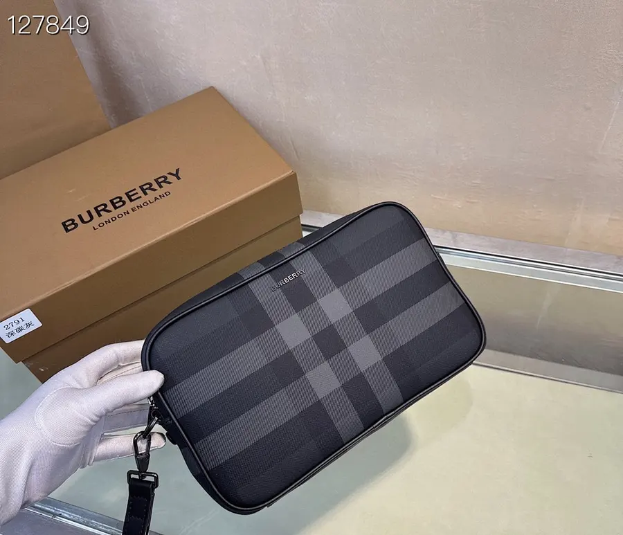 バーバリー（BURBERRY） クラッチバッグ 手持ちタイプ メンズ｜新品 85ACA737