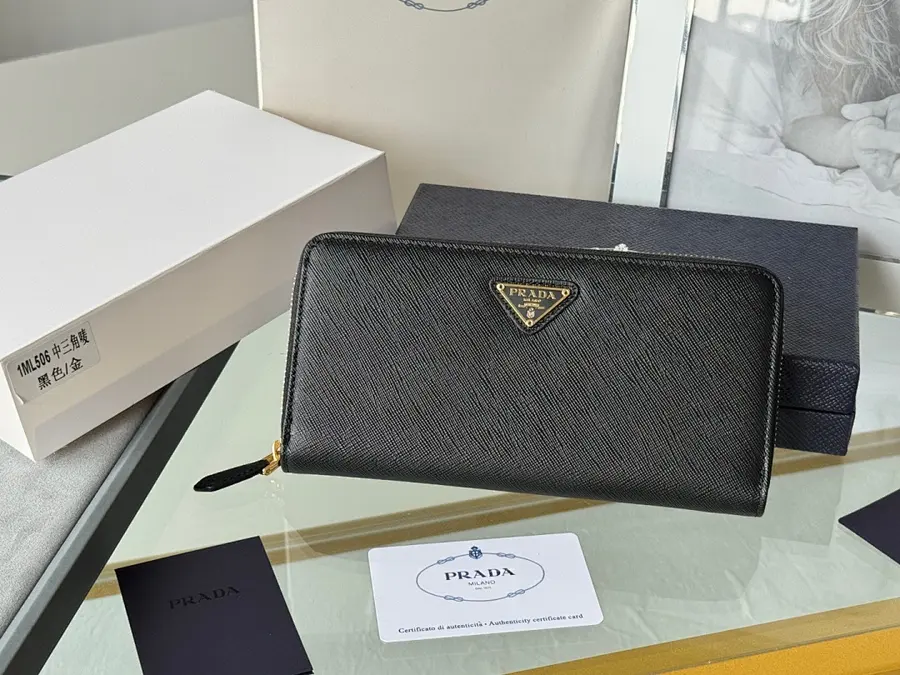 プラダ(PRADA) 長財布 新品 レディース 収納しやすい|8B1081B1の商品画像