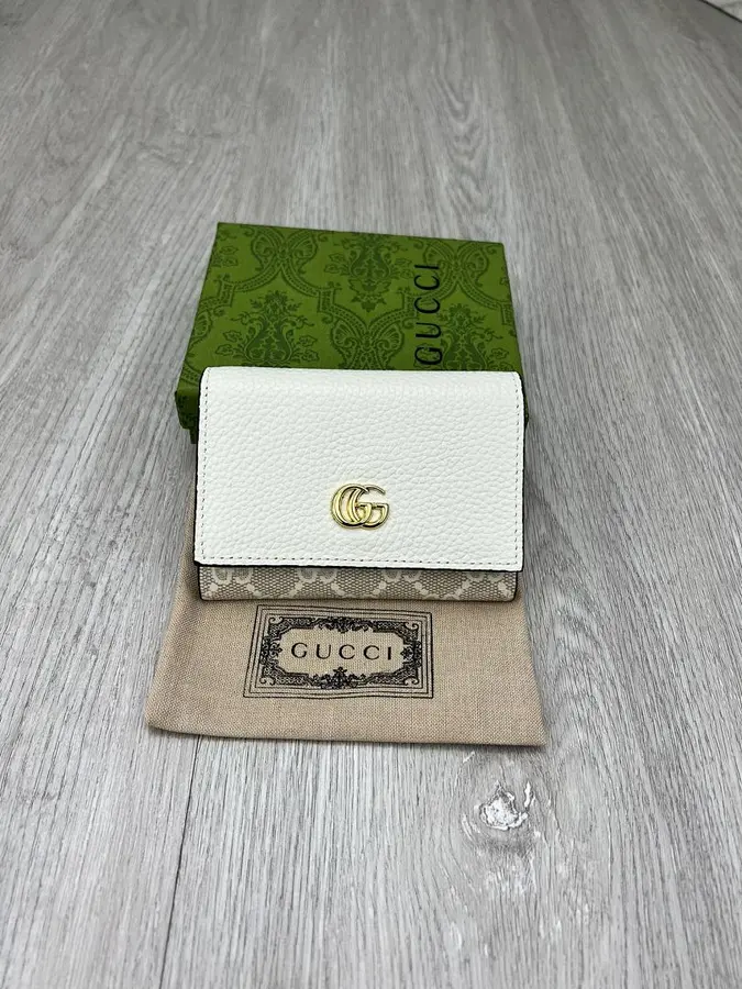 グッチ（GUCCI） 持ち歩きやすい コンパクト財布 レディース｜新品 8C470940