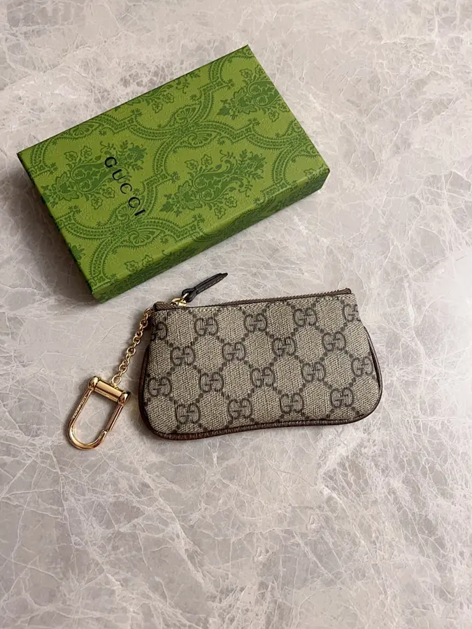 グッチ(GUCCI) レディース 小銭入れ 持ち歩きやすい|新品 8DFC094Bの商品画像