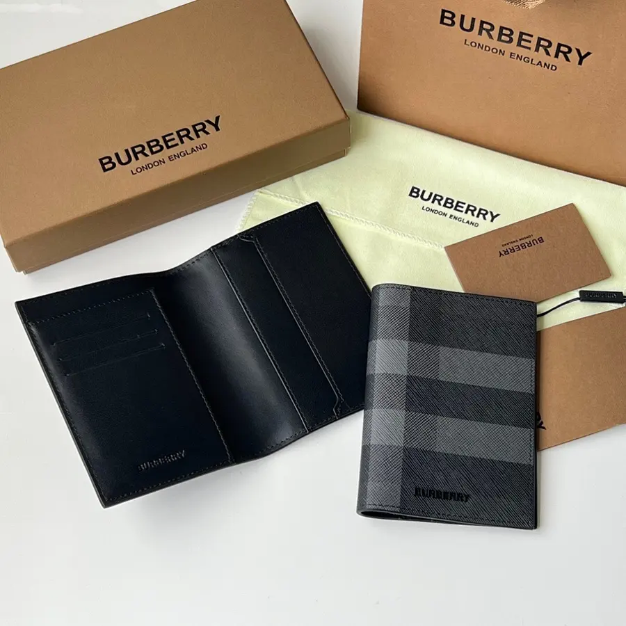 BURBERRY バーバリー（BURBERRY） トラベル向け パスポートホルダー レディース｜新品 8E4DF350