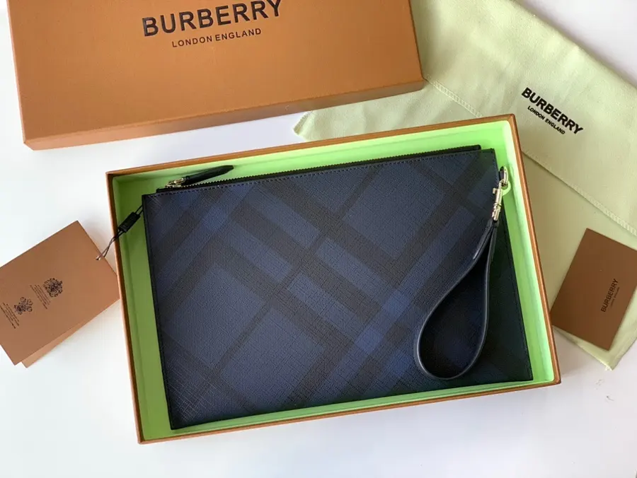 バーバリー（BURBERRY） メンズ クラッチバッグ 手持ちタイプ｜新品 8ED19BDA