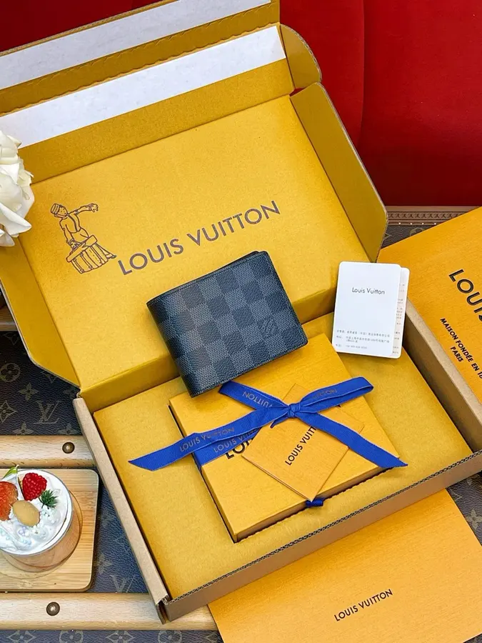 LOUIS VUITTON ルイ・ヴィトン（LOUIS VUITTON） ミニ財布 レザー メンズ｜新品 908AAECB
