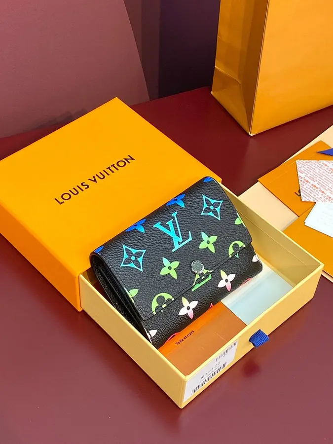 ルイ・ヴィトン（LOUIS VUITTON） レディース コンパクト財布 持ち歩きやすい｜新品 90ABEA52